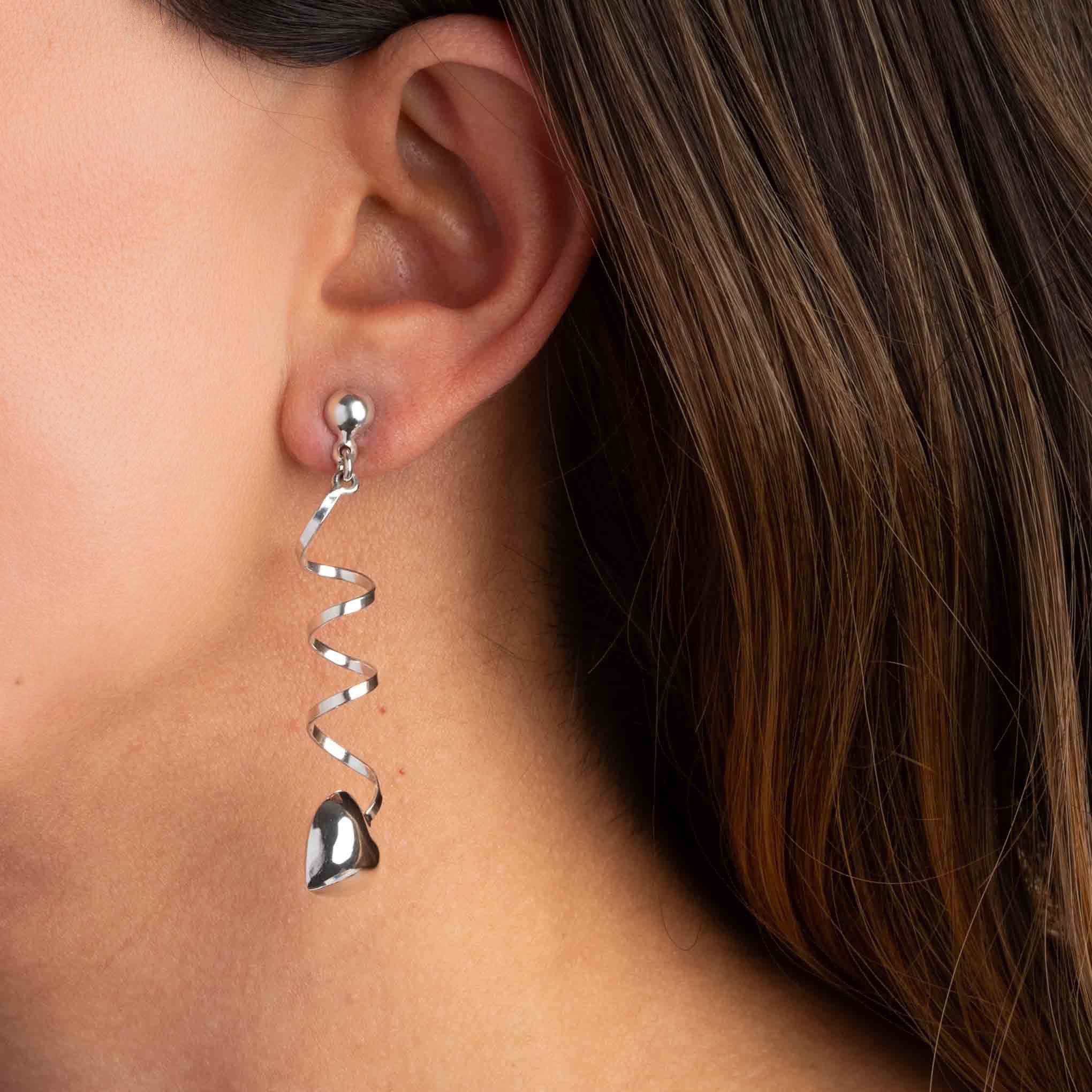 Aretes resorte con corazón de plata de plata mexicana