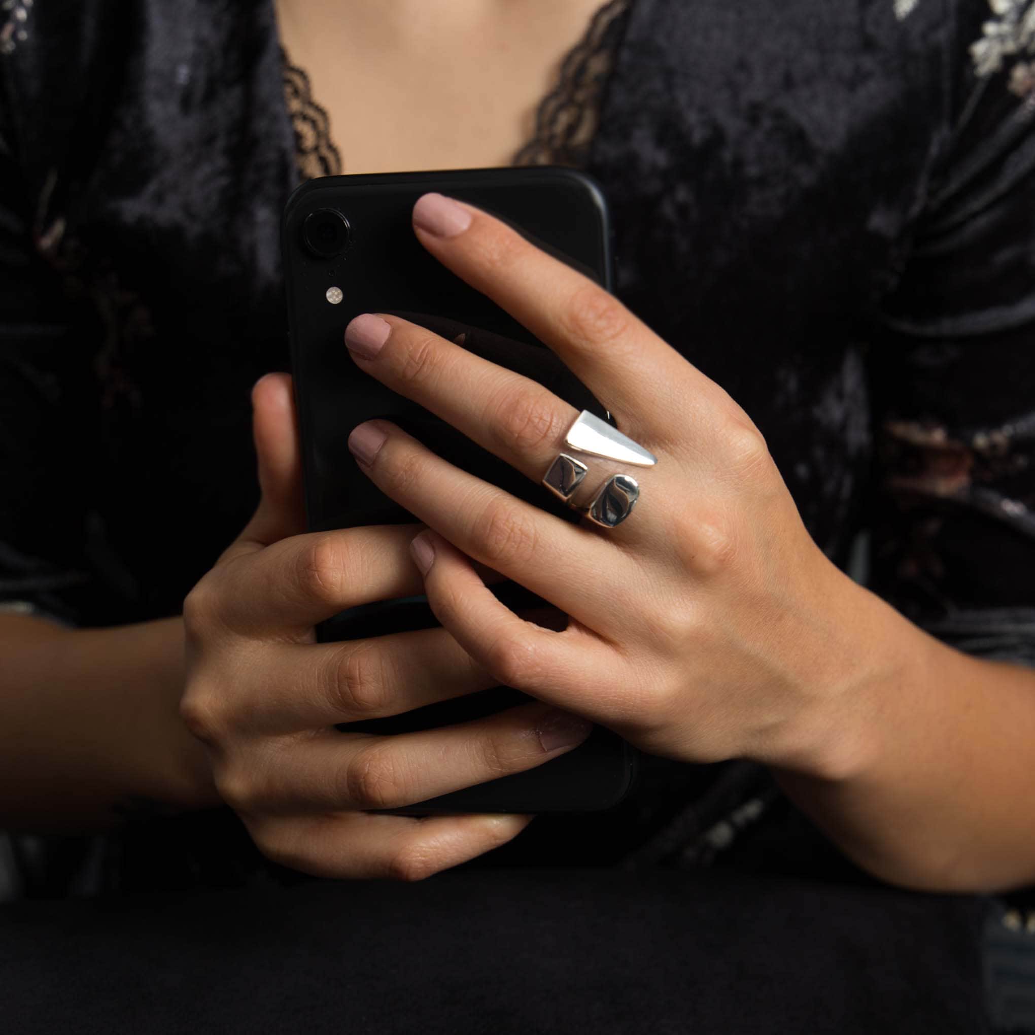 Anillo de Plata con Figuras Asimétricas